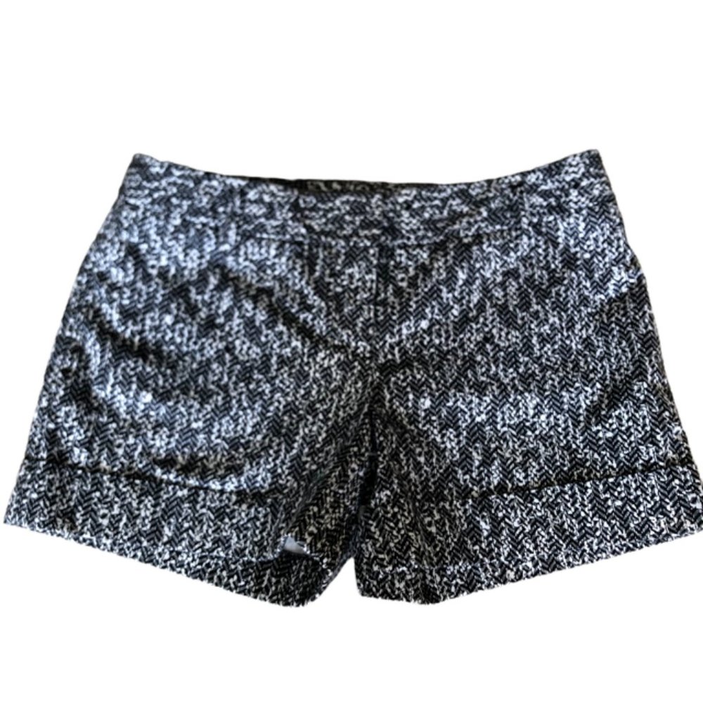 EXPRESS BLACK & WHITE CUFFED SHORTS SIZE 6
